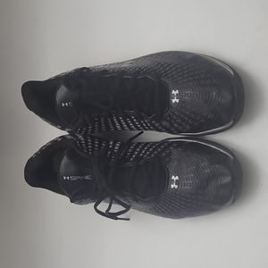 Under Armour men's sneakers black and silver Spine size 13